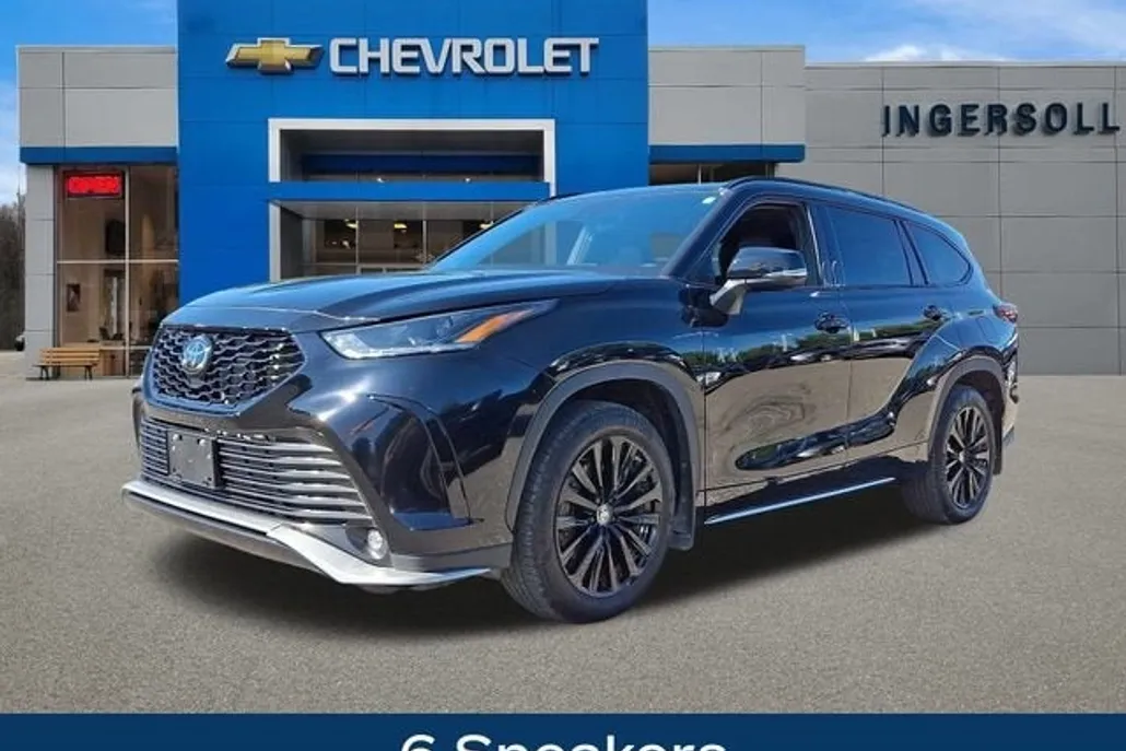 2024 Toyota Highlander LE photo 1