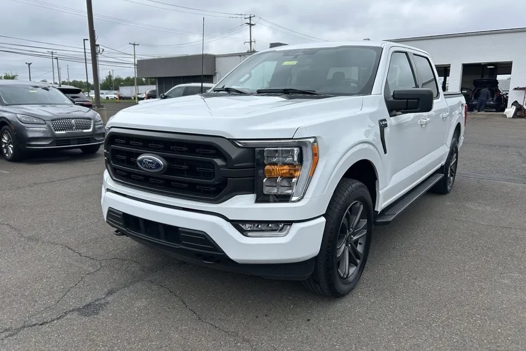 2023 Ford F-150 XLT photo 1