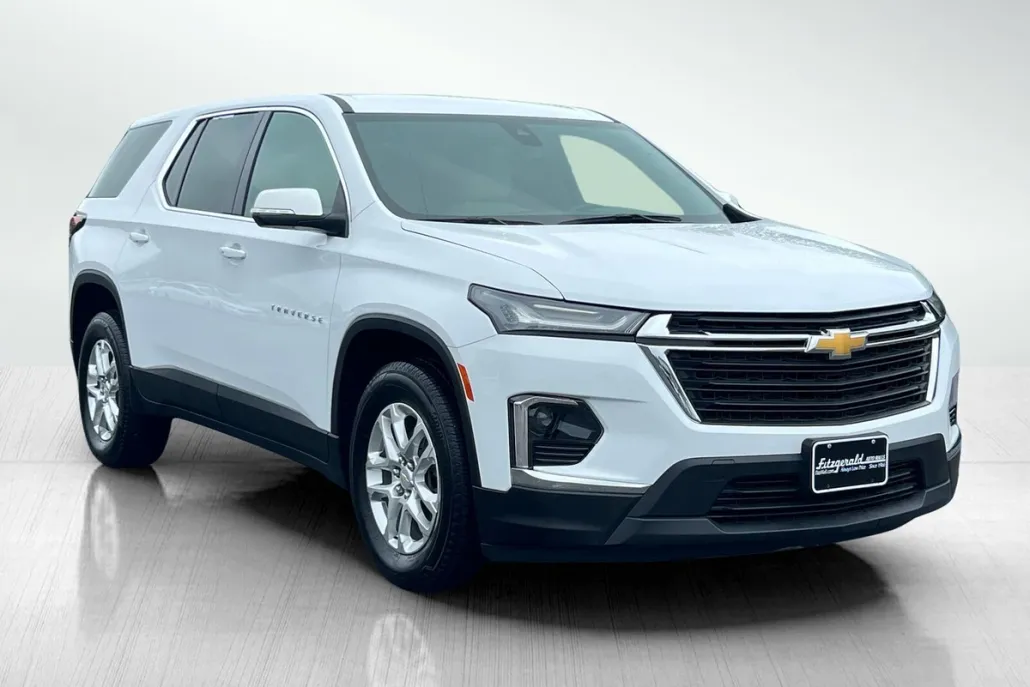 2023 Chevrolet Traverse LS photo 1