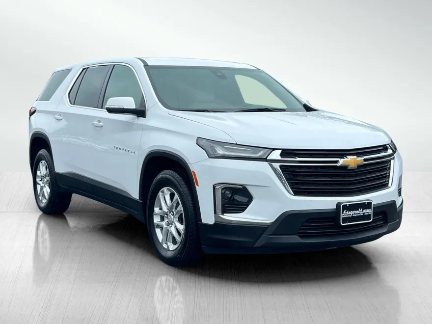 2023 Chevrolet Traverse LS photo 1