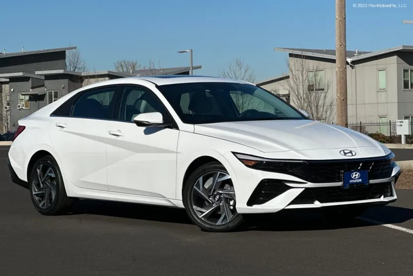 2025 Hyundai Elantra Limited photo 1