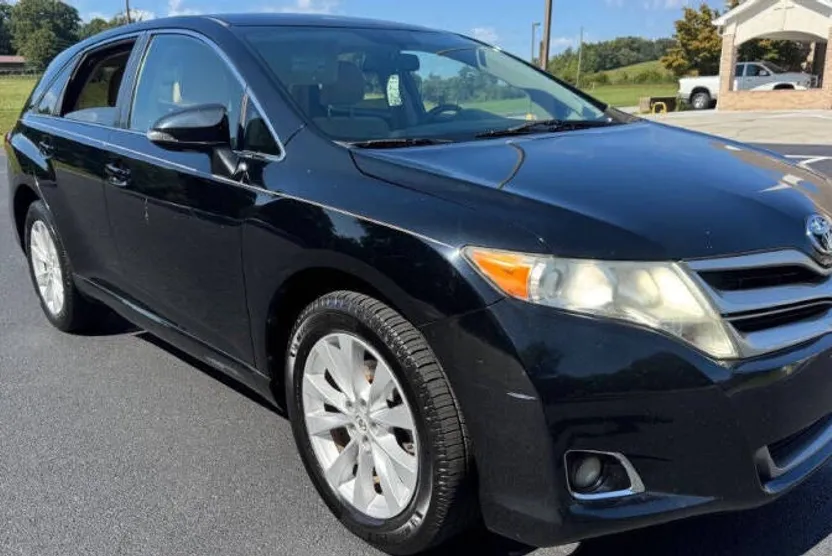 2013 Toyota Venza LE photo 1
