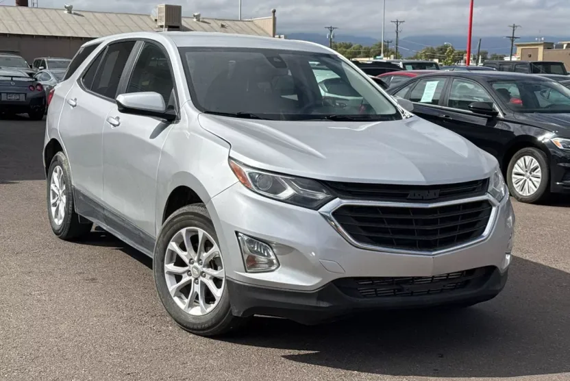 2021 Chevrolet Equinox LT photo 1