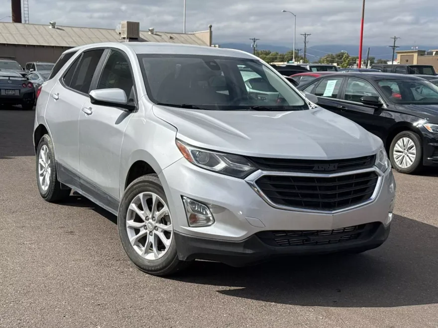 2021 Chevrolet Equinox LT photo 1