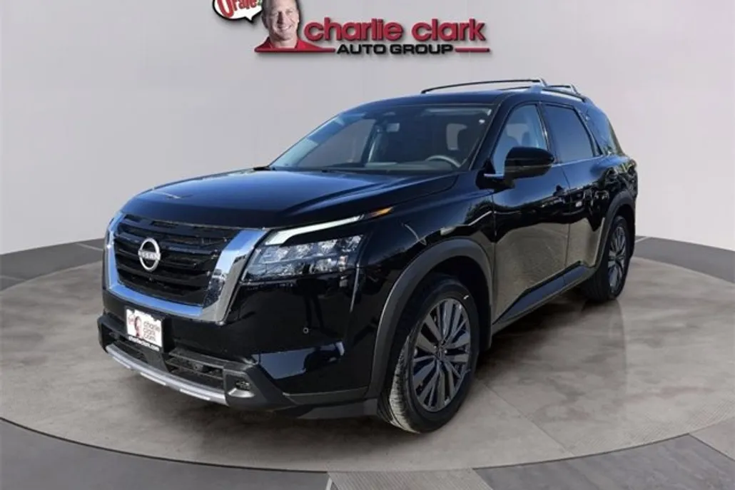 2025 Nissan Pathfinder SL photo 1