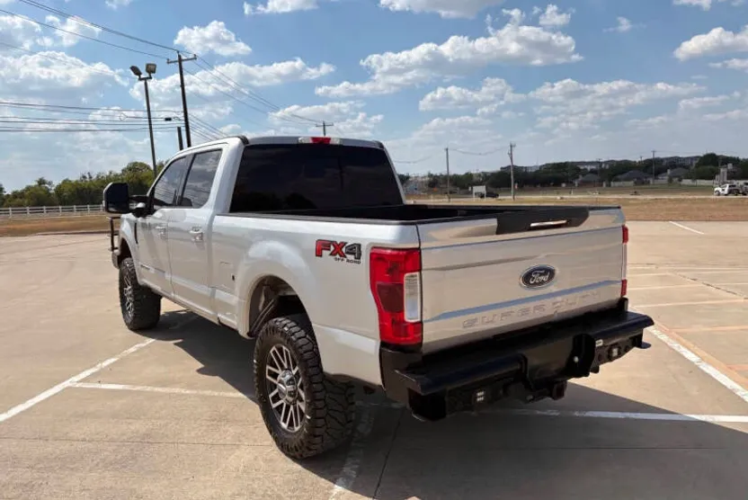 2018 Ford F-250 Lariat photo 1
