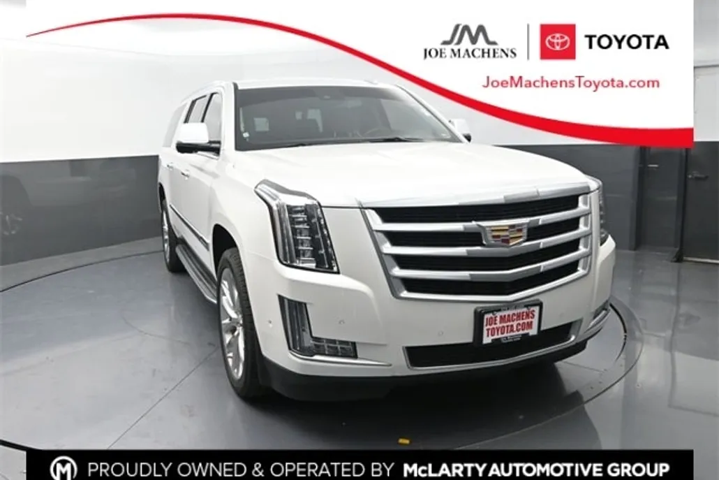2017 Cadillac Escalade ESV Luxury photo 1
