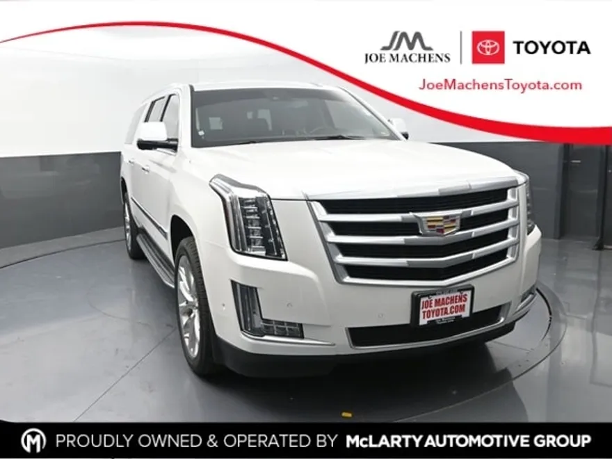 2017 Cadillac Escalade ESV Luxury photo 1