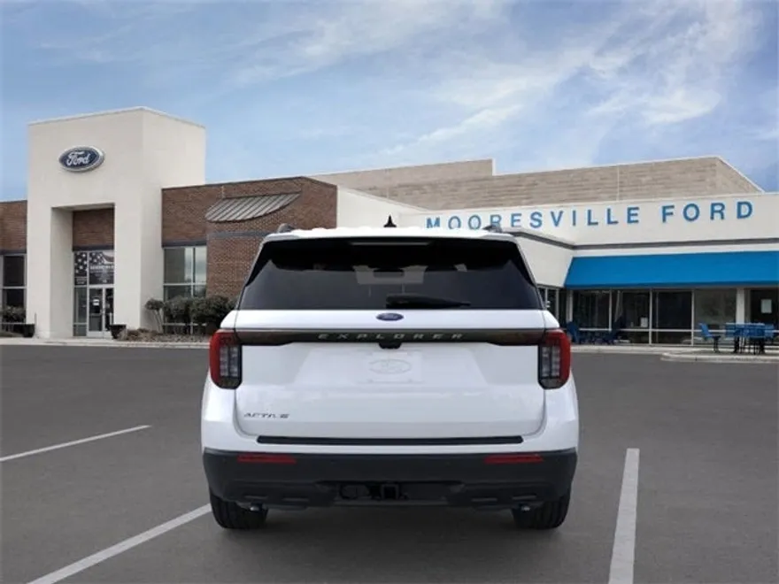 2025 Ford Explorer photo 1