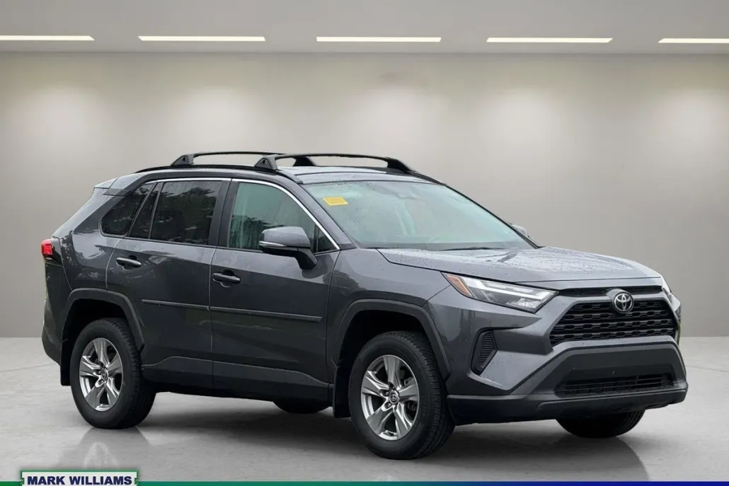 2023 Toyota RAV4 XLE photo 1