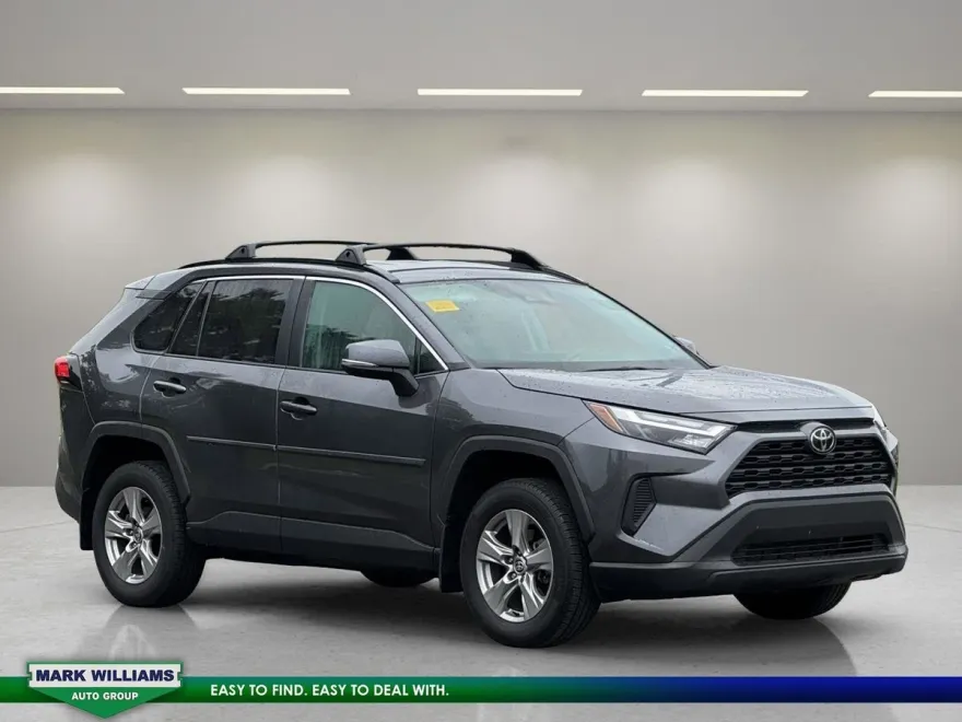 2023 Toyota RAV4 XLE photo 1
