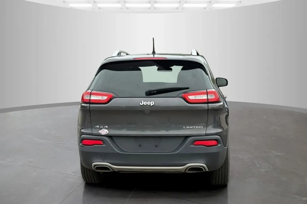 2016 Jeep Cherokee Limited Sport photo 1
