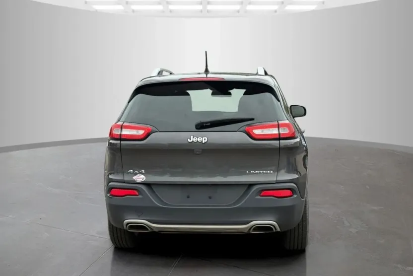 2016 Jeep Cherokee Limited Sport photo 1