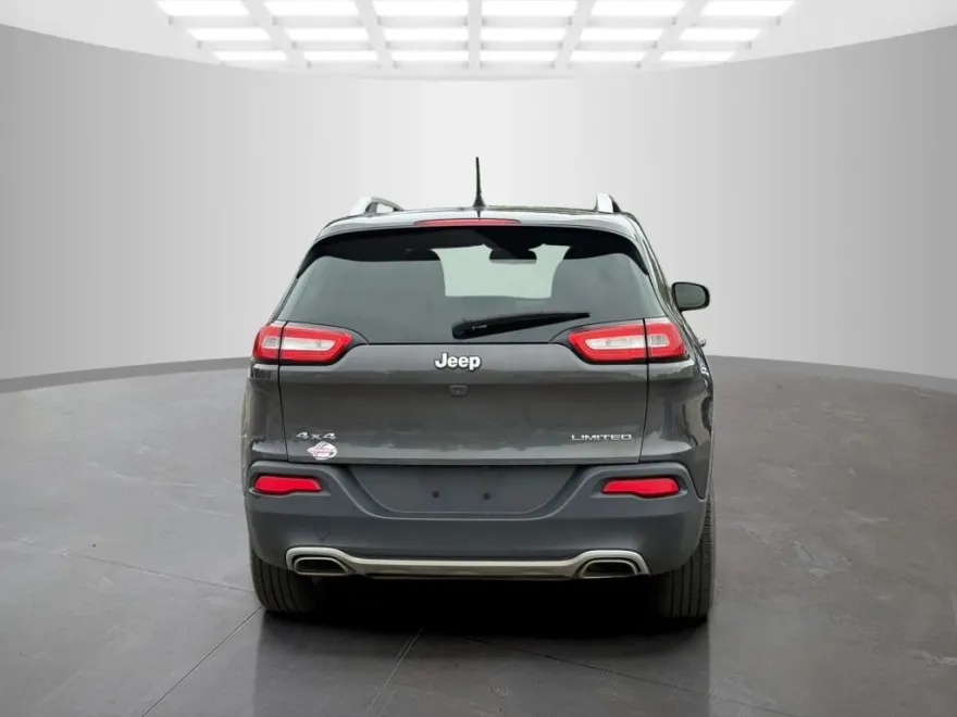 2016 Jeep Cherokee Limited Sport photo 1