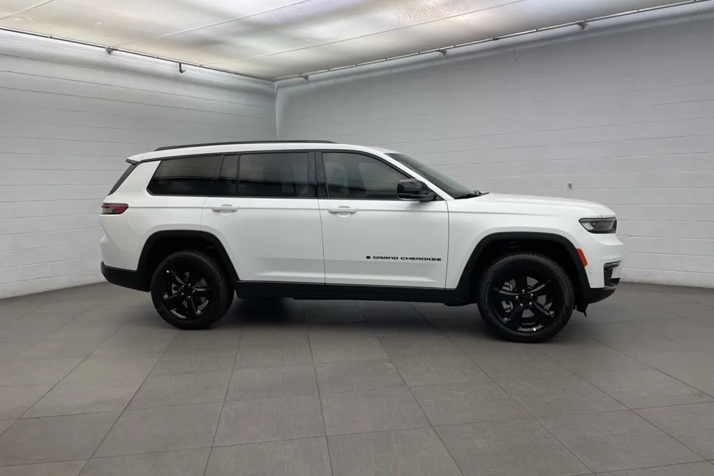 2025 Jeep Grand Cherokee Limited photo 1