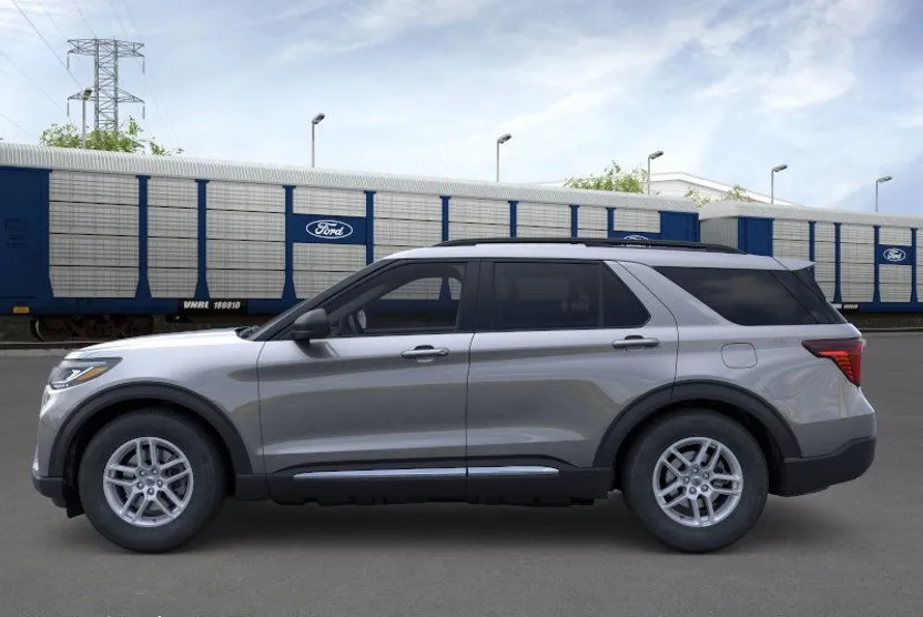 2025 Ford Explorer photo 1