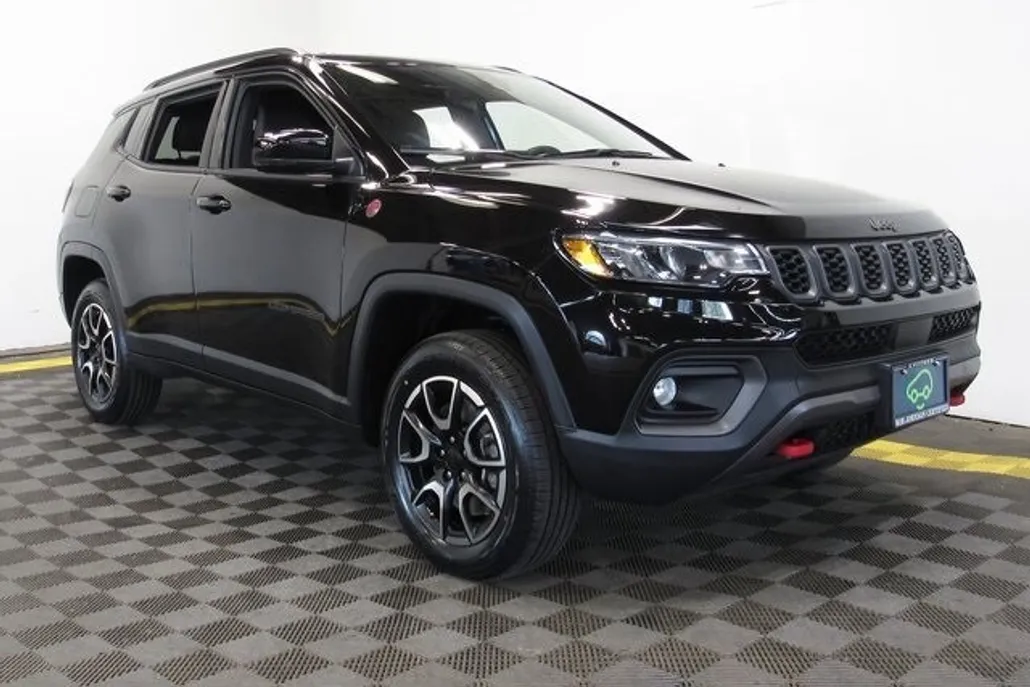2024 Jeep Compass Trailhawk photo 1