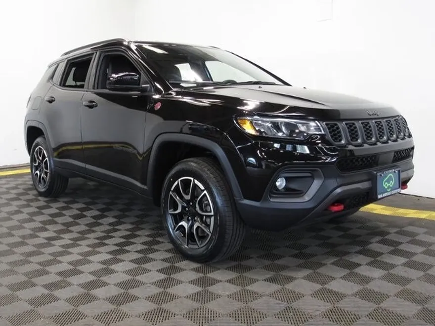 2024 Jeep Compass Trailhawk photo 1