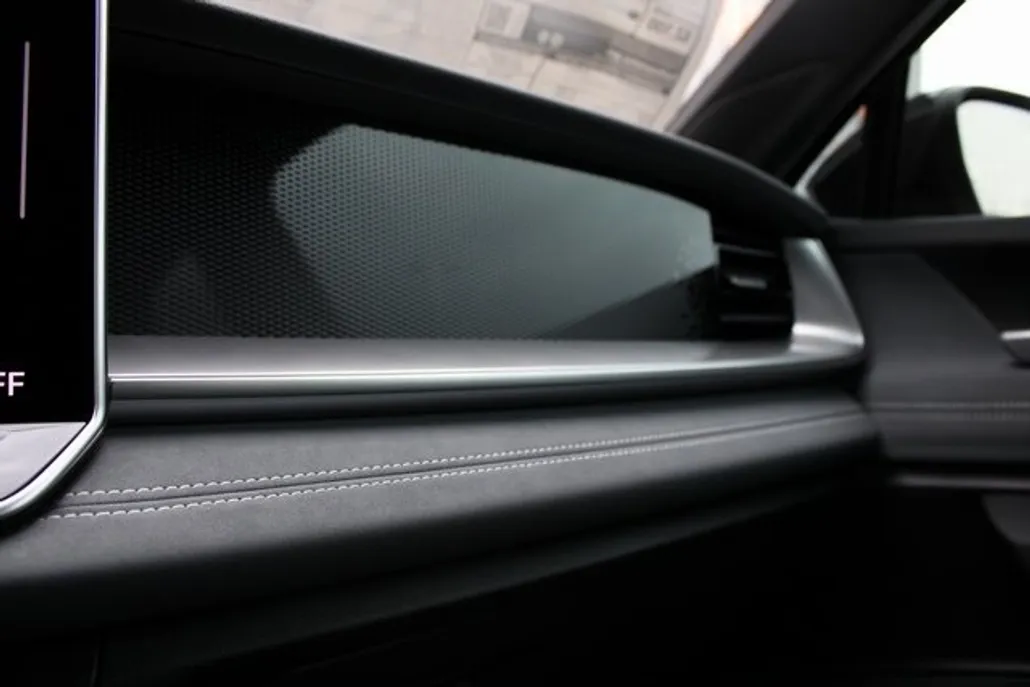2025 Volkswagen Tiguan SE R-Line Black photo 1
