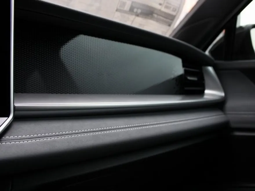 2025 Volkswagen Tiguan SE R-Line Black photo 1
