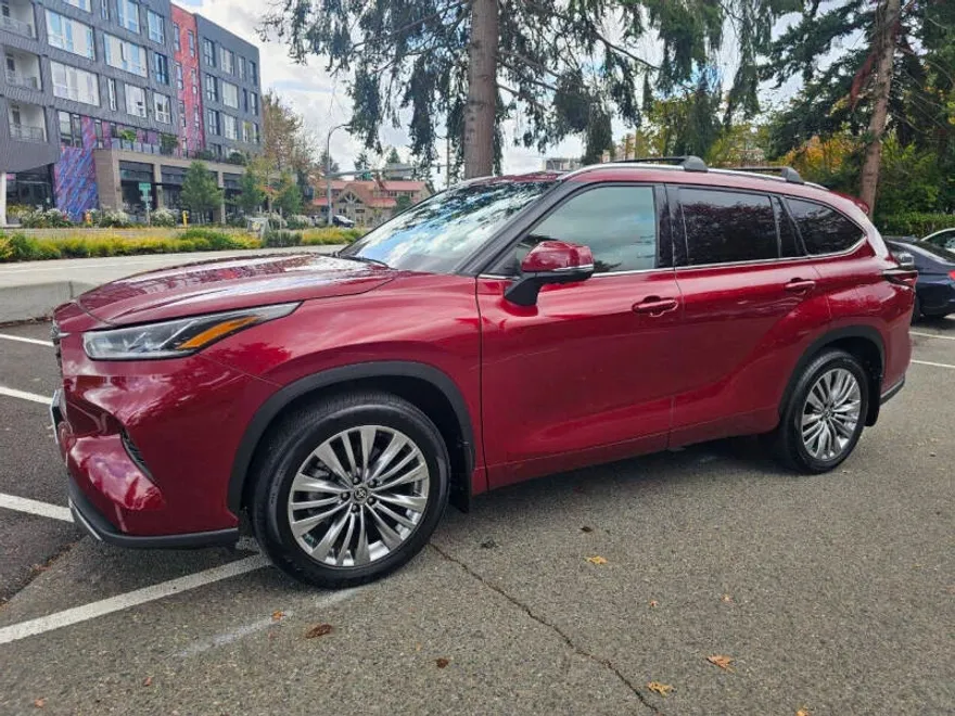 2024 Toyota Highlander Platinum photo 1