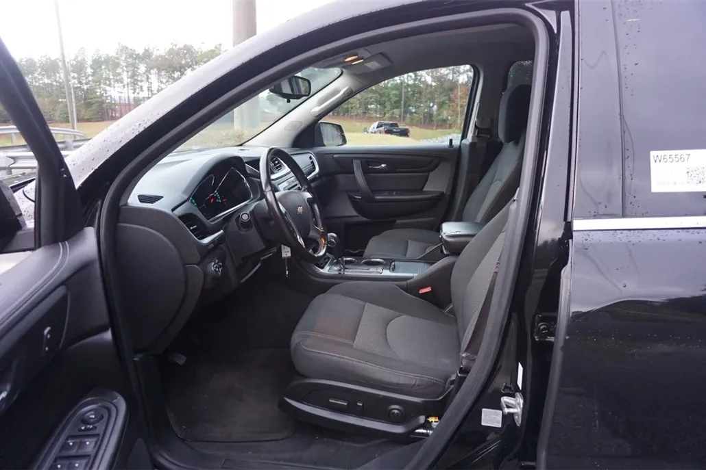 2017 Chevrolet Traverse 1LT photo 1