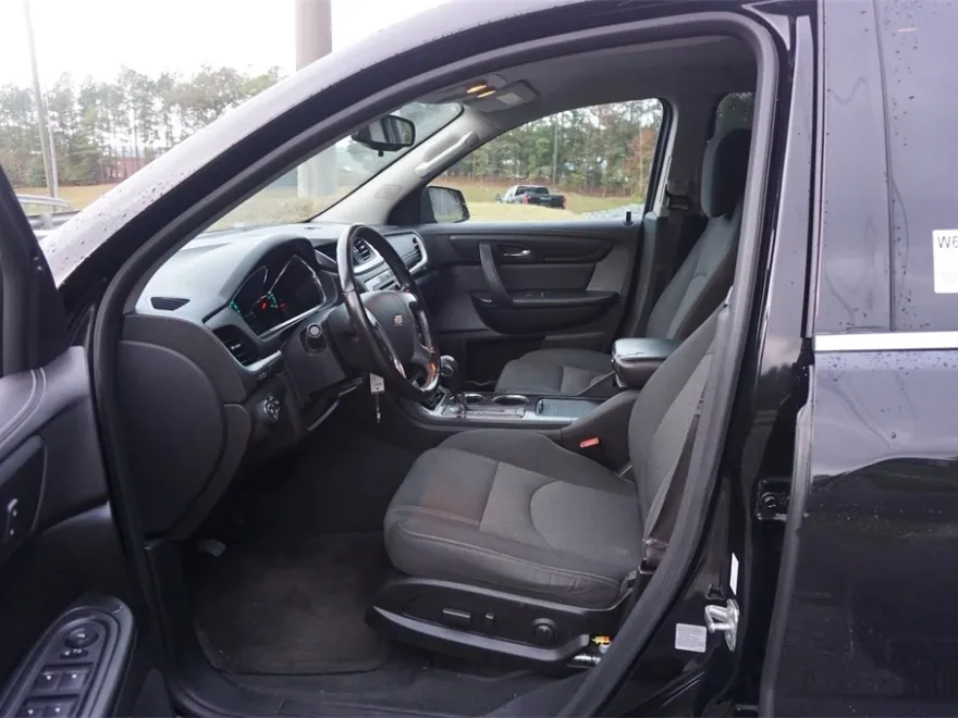 2017 Chevrolet Traverse 1LT photo 1