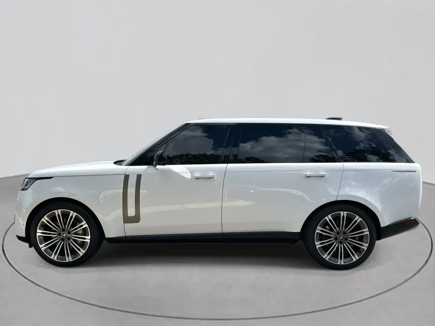 2024 Land Rover Range Rover SE photo 1