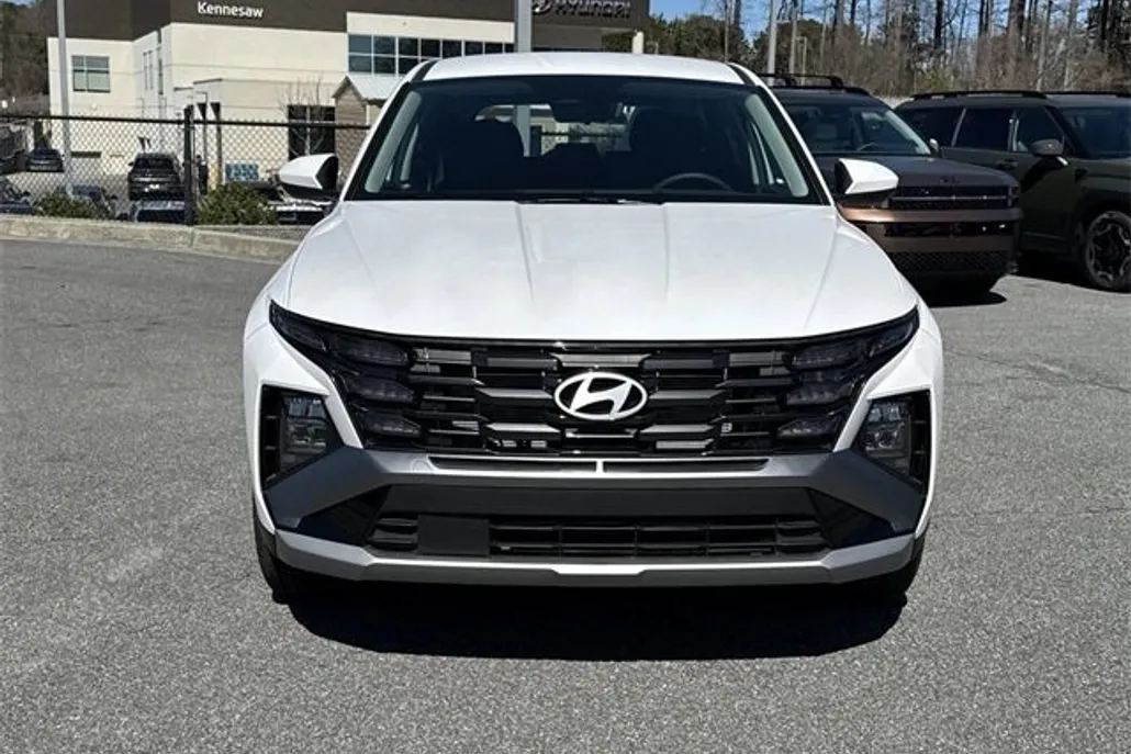 2025 Hyundai Tucson SE photo 1