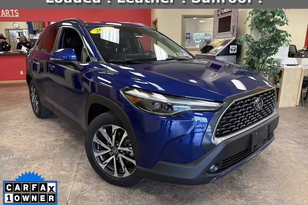 2023 Toyota Corolla Cross XLE photo 1