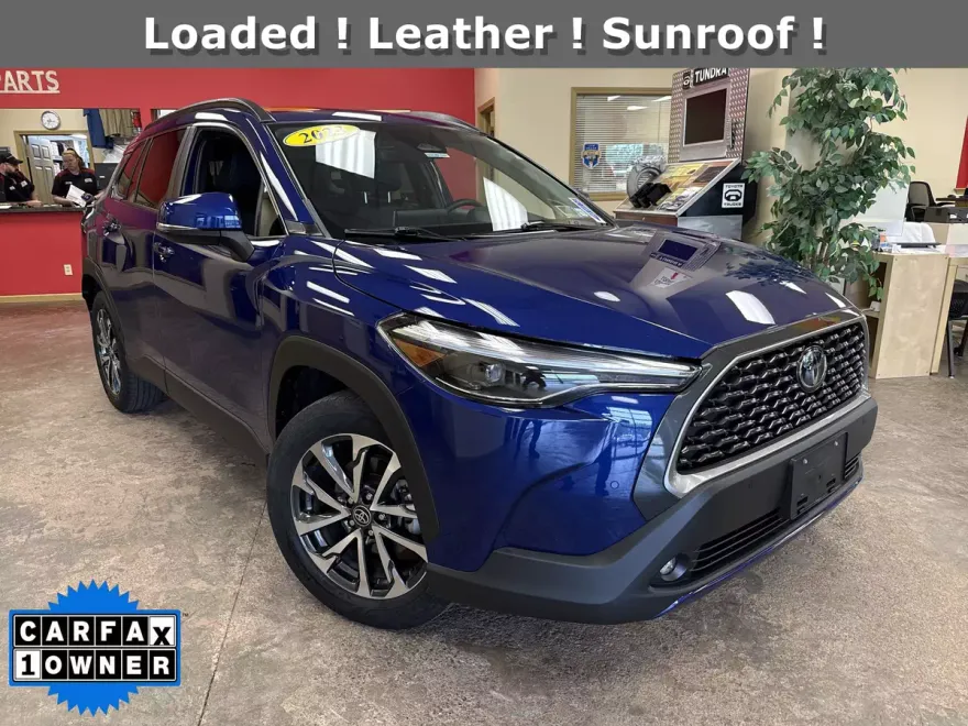 2023 Toyota Corolla Cross XLE photo 1