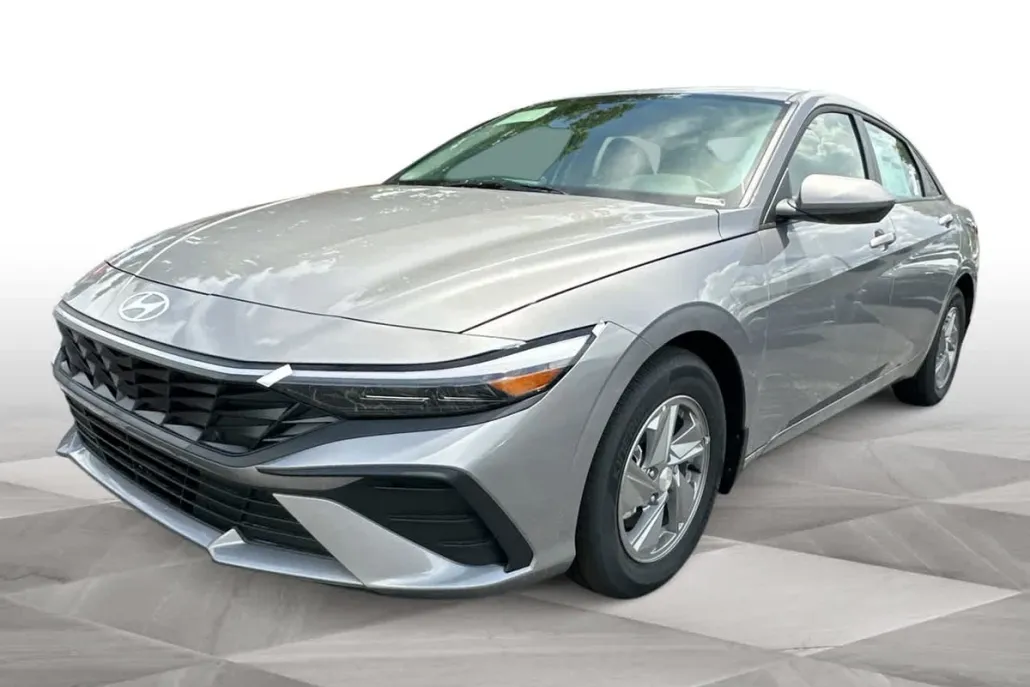 2025 Hyundai Elantra SE photo 1