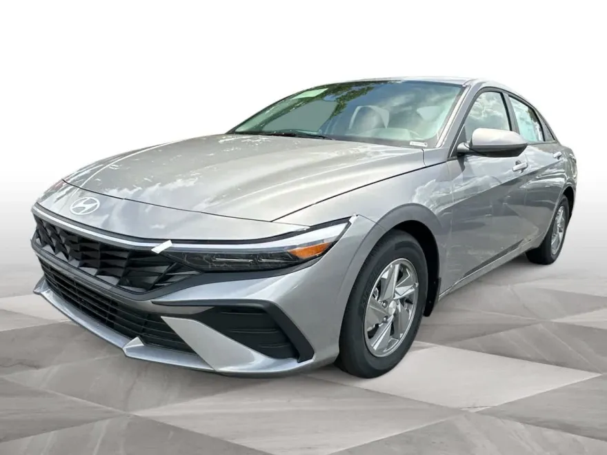 2025 Hyundai Elantra SE photo 1