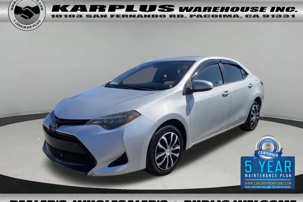 2017 Toyota Corolla LE photo 1