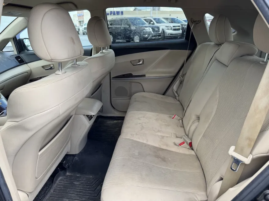 2013 Toyota Venza LE photo 1