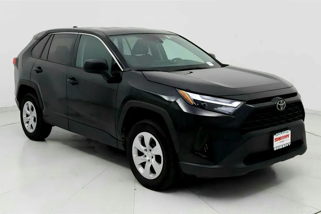 2024 Toyota RAV4 LE photo 1