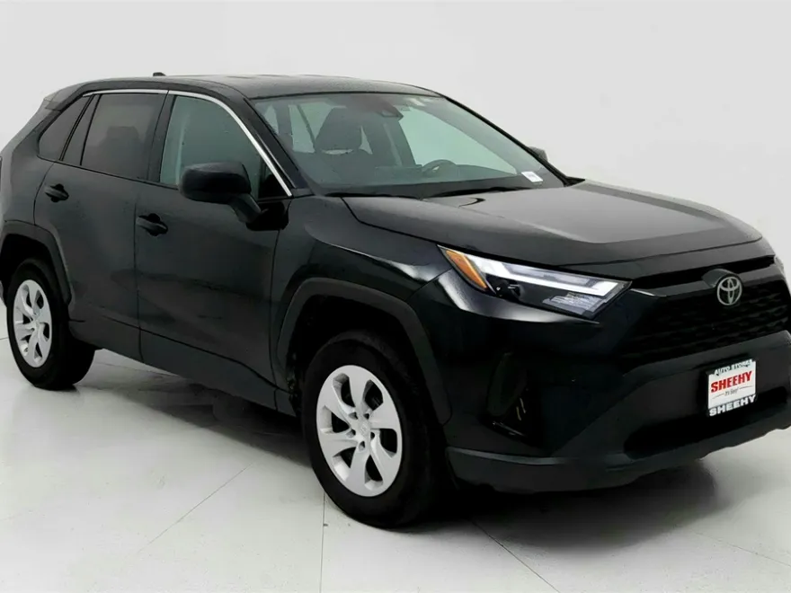2024 Toyota RAV4 LE photo 1