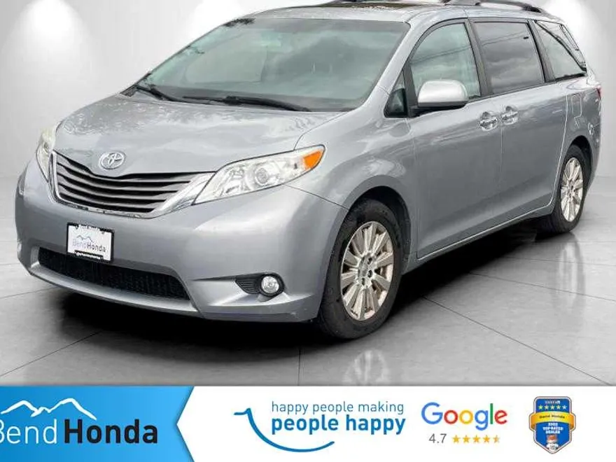 2015 Toyota Sienna XLE photo 1