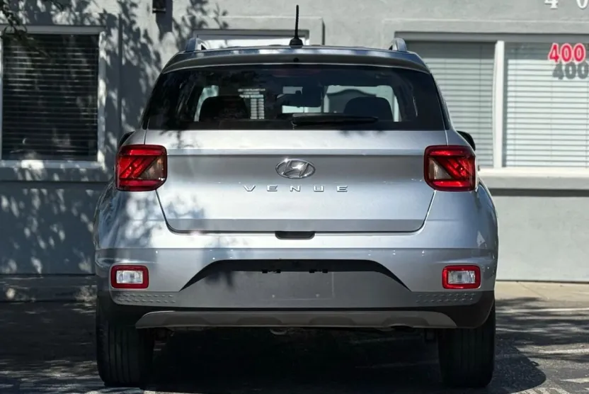 2023 Hyundai Venue SEL photo 1