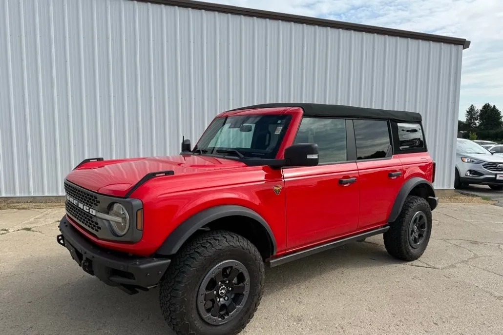 2022 Ford Bronco Badlands photo 1