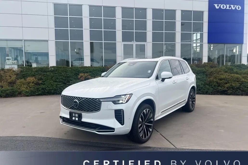 2025 Volvo XC90 B5 Plus photo 1