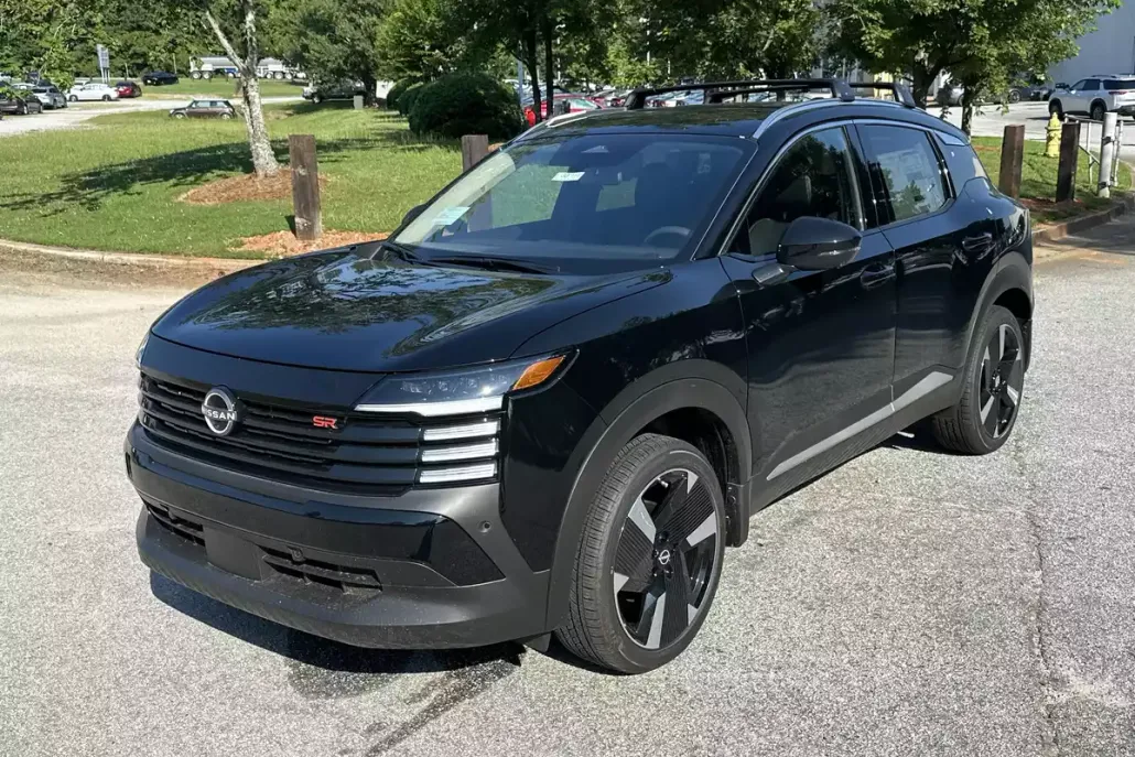 2025 Nissan Kicks SR photo 1