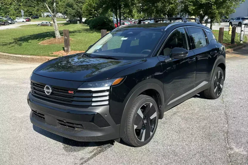 2025 Nissan Kicks SR photo 1