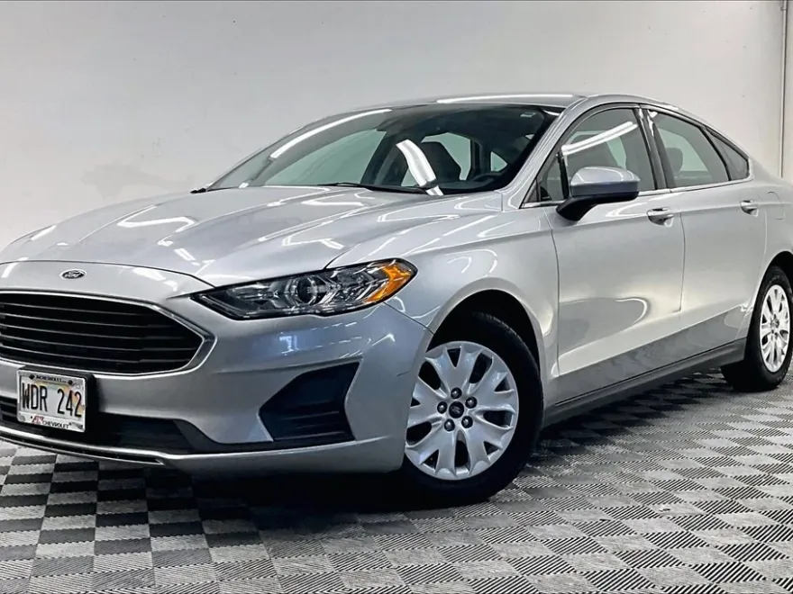 2020 Ford Fusion S photo 1