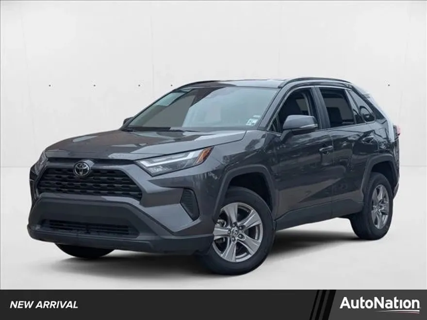 2024 Toyota RAV4 XLE photo 1
