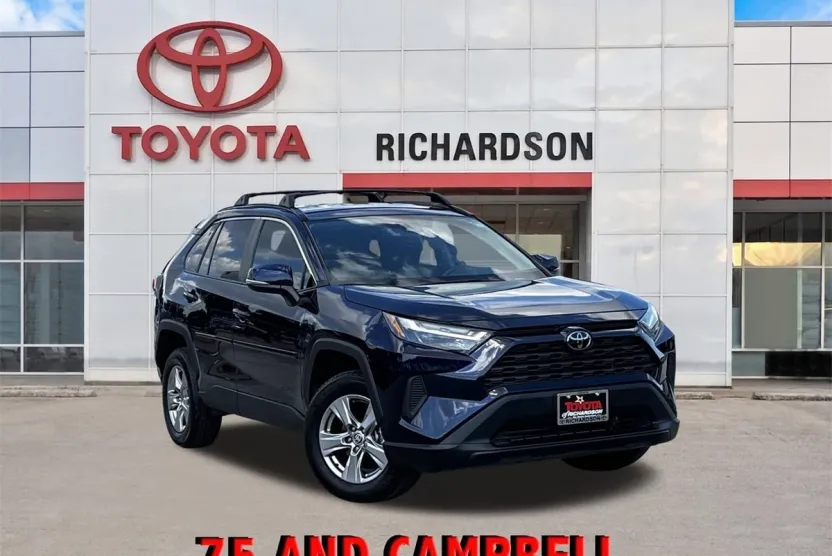 2022 Toyota RAV4 XLE photo 1