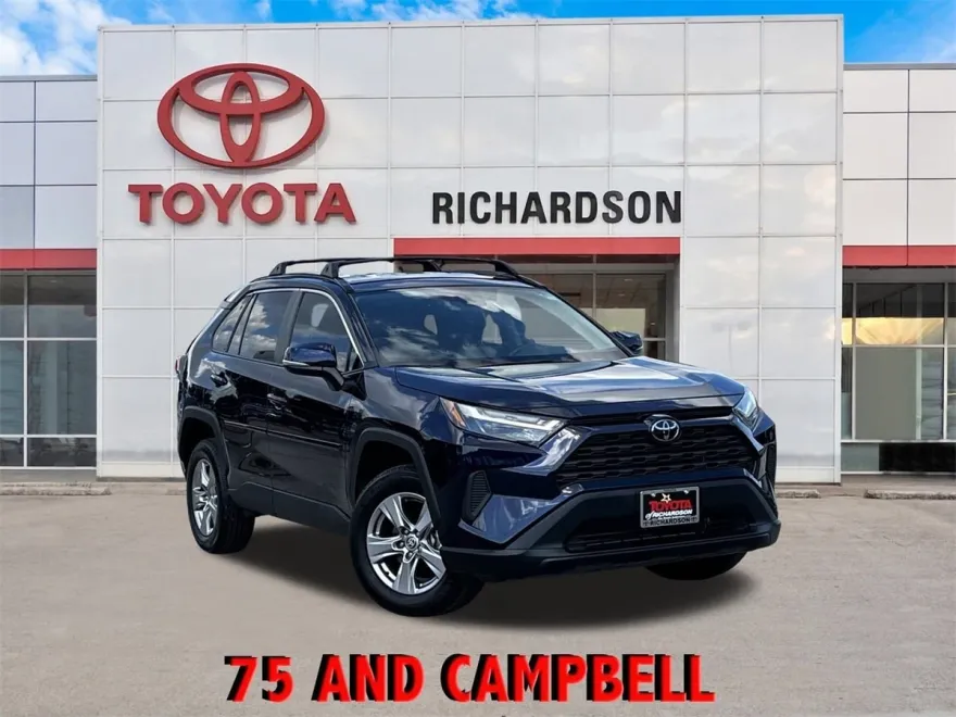 2022 Toyota RAV4 XLE photo 1