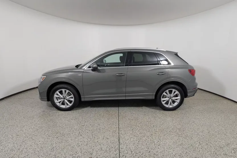 2025 Audi Q3 45 TFSI S line Premium photo 1