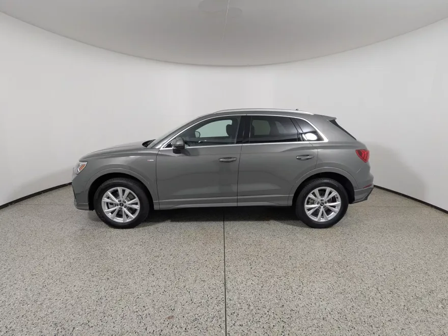 2025 Audi Q3 45 TFSI S line Premium photo 1