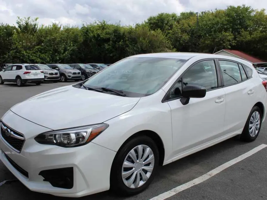 2017 Subaru Impreza 2.0i photo 1
